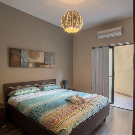 Bugibba Square Seaview 3 Bedroom Apartment 세인트폴스베이 외부 사진