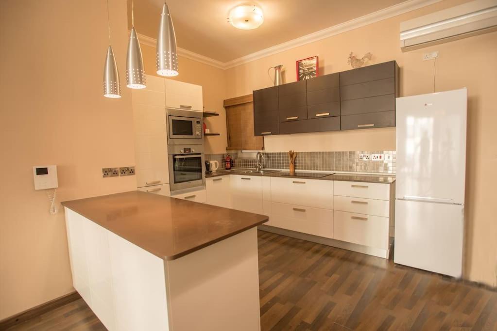 Bugibba Square Seaview 3 Bedroom Apartment 세인트폴스베이 외부 사진